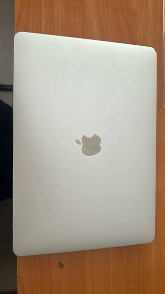 MacBook 13 air M1