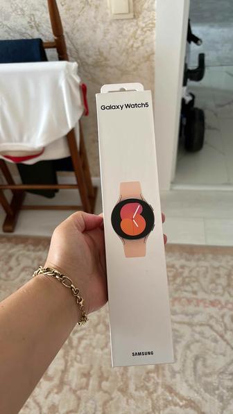 Продаю б/у Смарт-часы Samsung Galaxy Watch 5 R900 40 мм розовый