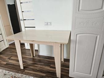 Кухонный стол со стулями