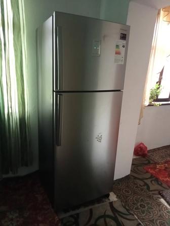 Холодилник самсунг пачти новая