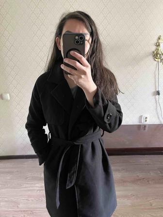 Продам черное женское пальто размера S