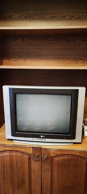 Продается телевизор LG (с пультом ДУ)