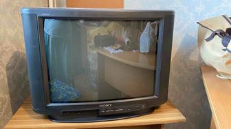 Телевизор старой модели в нерабочем состоянии