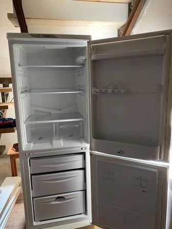 Продам холодильник б/у в хорошем состоянии высота 165, ширина 60
