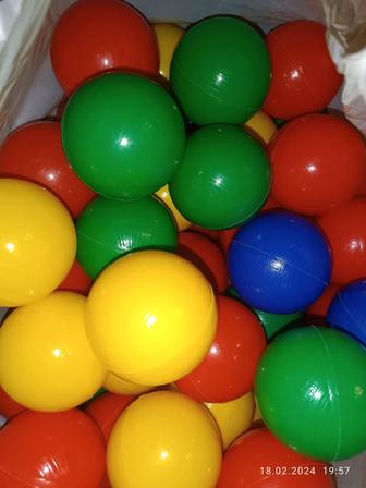 Продам шарики для сухого бассейна диаметром 5 см,100 штук.