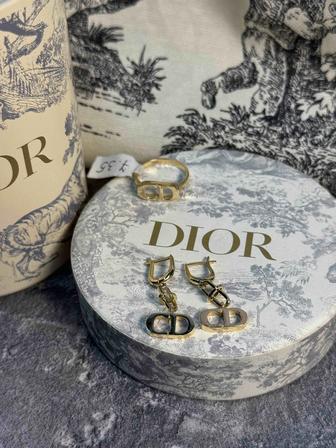 Золотое кольцо Dior