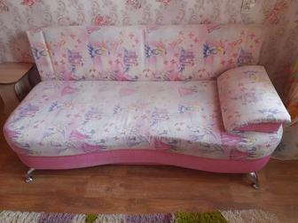 Продам диван подростковый розовый для девочек или девочке в хорошем состоян