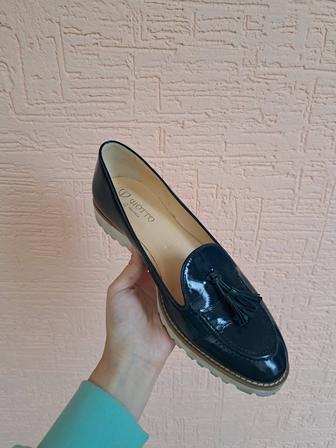 Продам женскую обувь (туфли, лоферы) 38-39 рр.