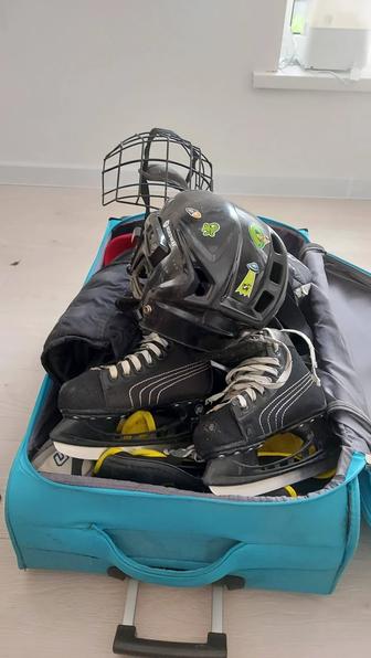 Продам хоккейную экипировку для детей
