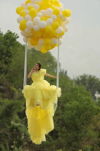 Желтое платье со шлейфом для фотосессии на прокат в Алматы