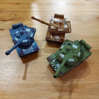 Боевой Танк Battle Tank. Детская фрикционная игрушка на колесиках.