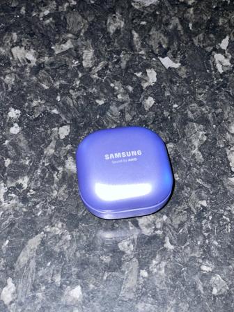 Samsung Galaxy Buds Pro purple