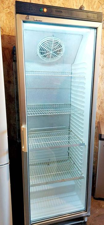 Продам холодильник витриный