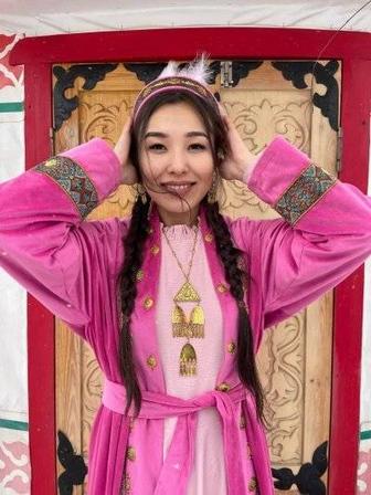 Яркий казахский национальный этно-костюм на прокат в Алматы