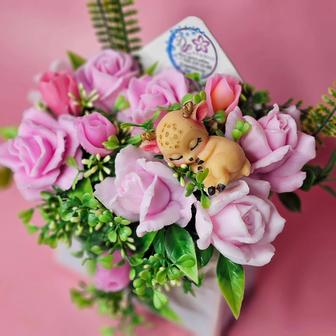 Подарки 8 марта наборы букеты боксы тюльпаны розы