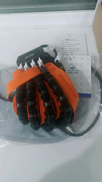 Реабилитационная перчатка-робот для рук