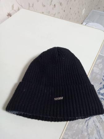 Продам срочно шапка черный цвет