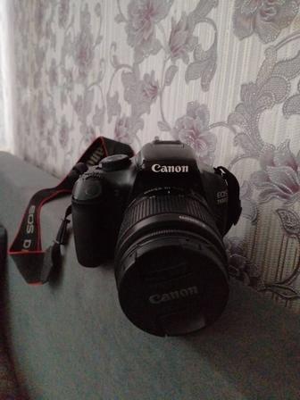 Фотокамера Canon EOS 1100D
