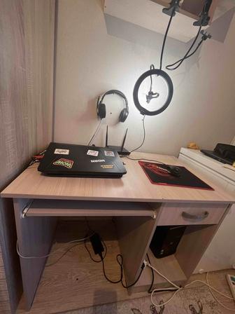 Рабочий стол для компьютера