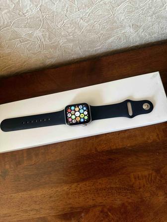 Продаю Apple Watch SE 40 mm silver aluminum case with abyss blue sport band