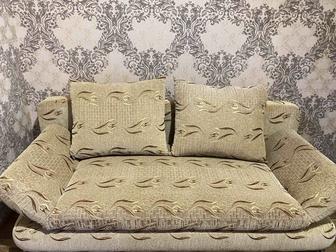 Раскладной диван с полкой и с двумя подушками