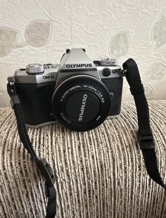 Продам фотоаппарат Olympus E M5 II
