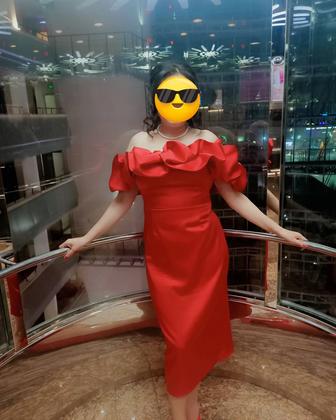 Красное платье на мероприятие