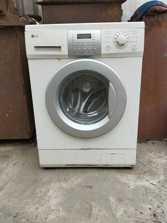 Продам стиральную машинку бу на запчасти LG