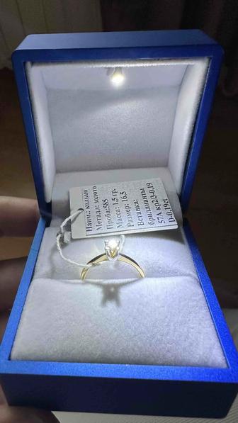 Новое кольцо с бриллиантом