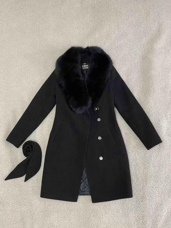 Продам женское кашемировое пальто с меховым воротником