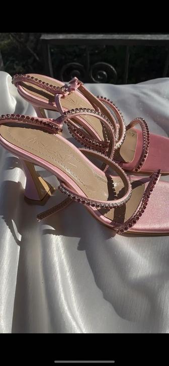 Розовые туфли от амина муадди