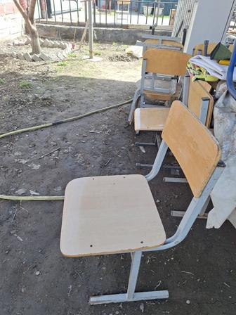 Продам школьный стул