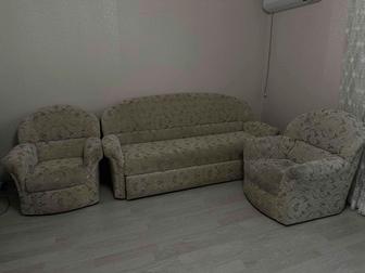 Продам мягкий уголок, диван и два кресла