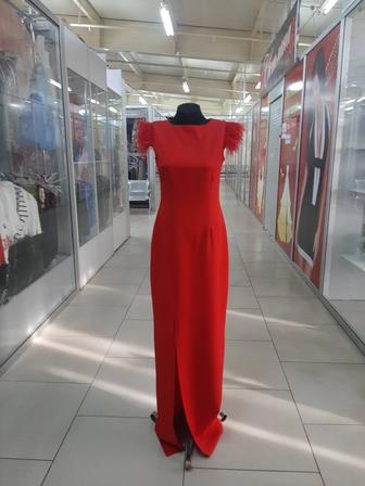 Продается платье красное длинное р.44,