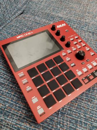 Семплер Akai MPC One