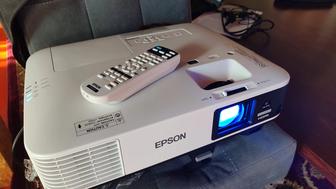 Проектор Epson eb-1980wu всего 228 час работы