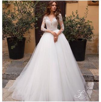 Продам классическое свадебное платье размер 42 (евро 34-36)