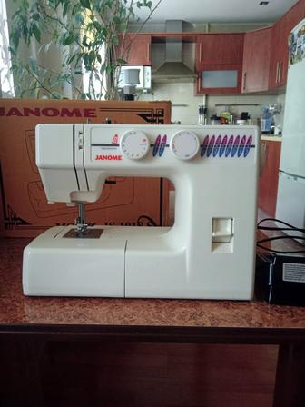 Продам швейную машину JANOME , Япония