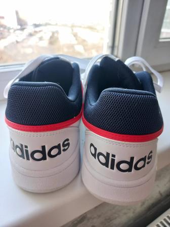 Продам кроссовки Adidas