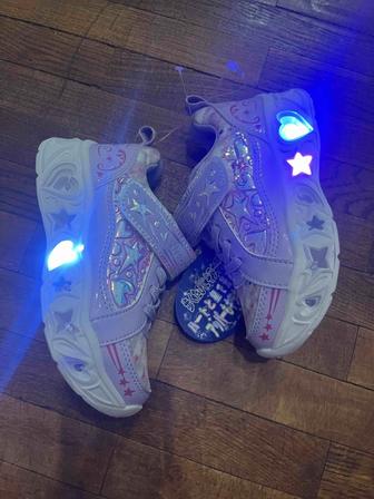 Новые кроссовки светятся Япония