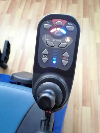 Инвалидный электрический коляска со ступеньками
