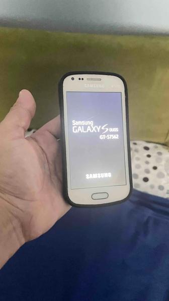 Телефон Samsung GT-S7562