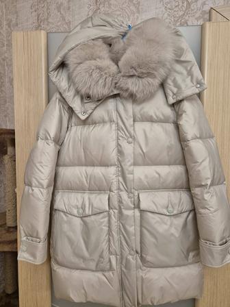 Зимняя куртка, очень красивая, натуральный мех, капюшон, на рост 168-173