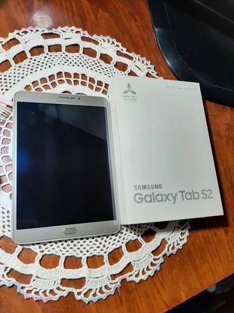 Продаю Планшет Samsung Galaxy Tab S2 8.0. В хорошем состоянии.Возможен торг