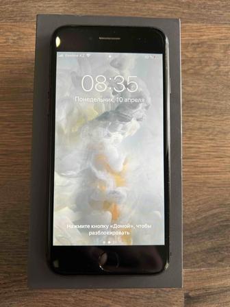 iPhone 8 64Gb чёрного цвета в полной комплектации в идеальном состоянии