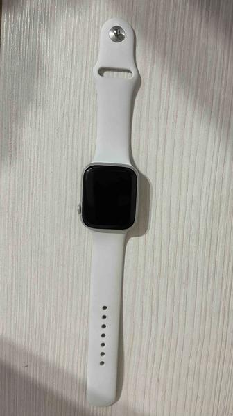 Смарт-часы Apple Watch Series 8 45 мм Aluminum серебристый-белый