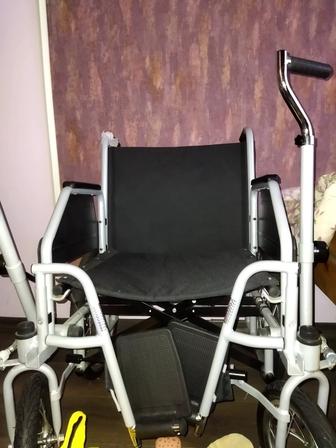Продам новую прогулочную коляску для инвалидов
