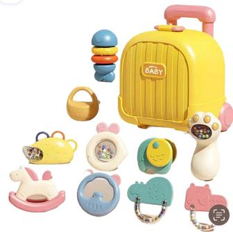 Продам чемоданчик с игрушками