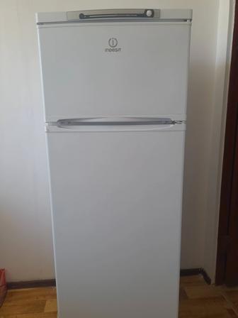 Продается холодильник Индезит б/у в хорошем состоянии