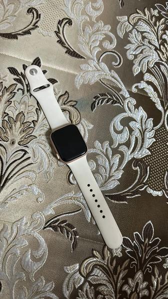 Продам Apple Watch SE